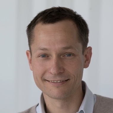 Thumb ticker portraitplain